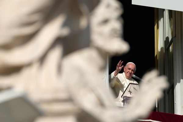 Pope Honors Catholic Priests, Nuns who Cared for HIV Victims