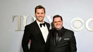 Broadway BFFs Andrew Rannells and Josh Gad Reunite to Develop Hulu Comedy Series ‘Stay Tuned’