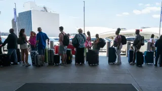 Travelers Brace for Chaos As US Government Shutdown Threatens Holiday Flights