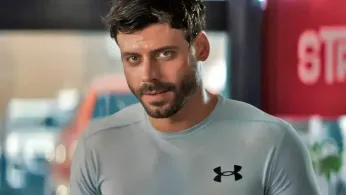 François Arnaud Reflects on 2020 Bisexual Coming Out in Recent SiriusXM Interview